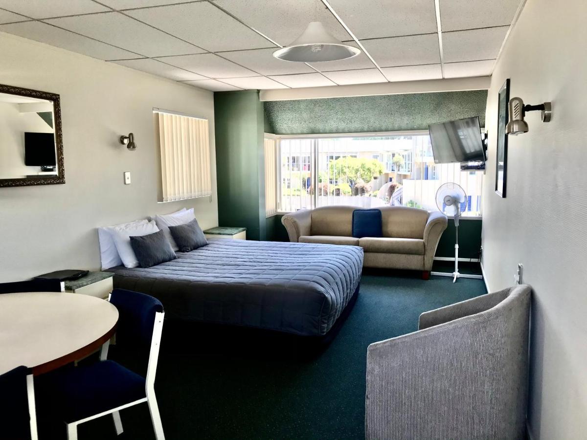 Tui Oaks Motel Таупо Экстерьер фото