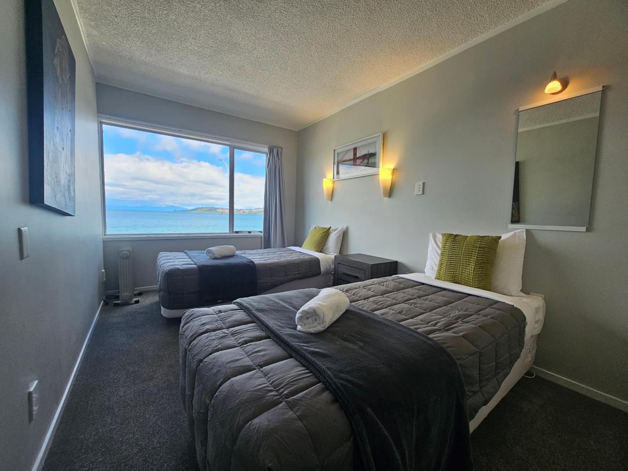 Tui Oaks Motel Таупо Экстерьер фото