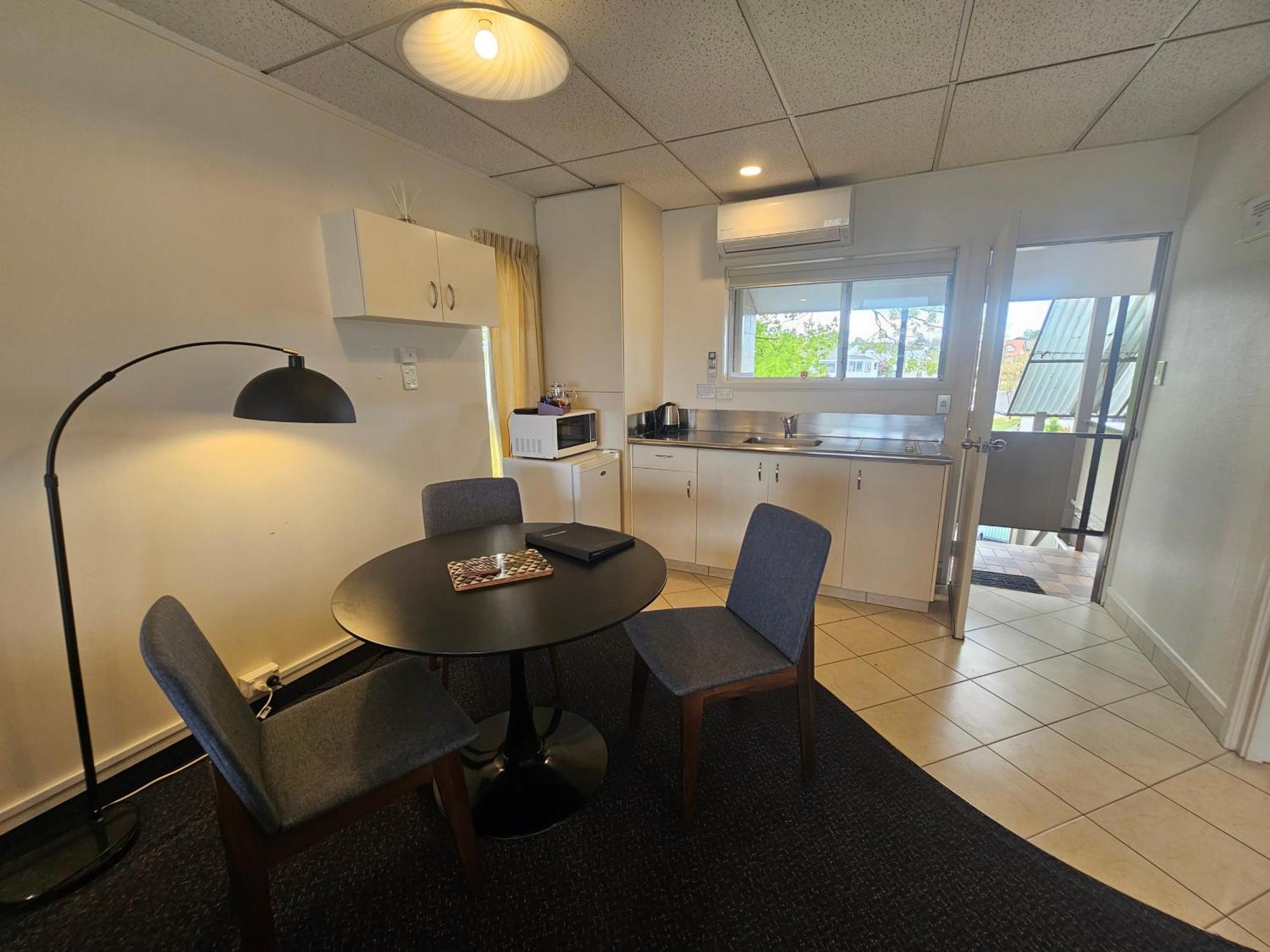 Tui Oaks Motel Таупо Экстерьер фото