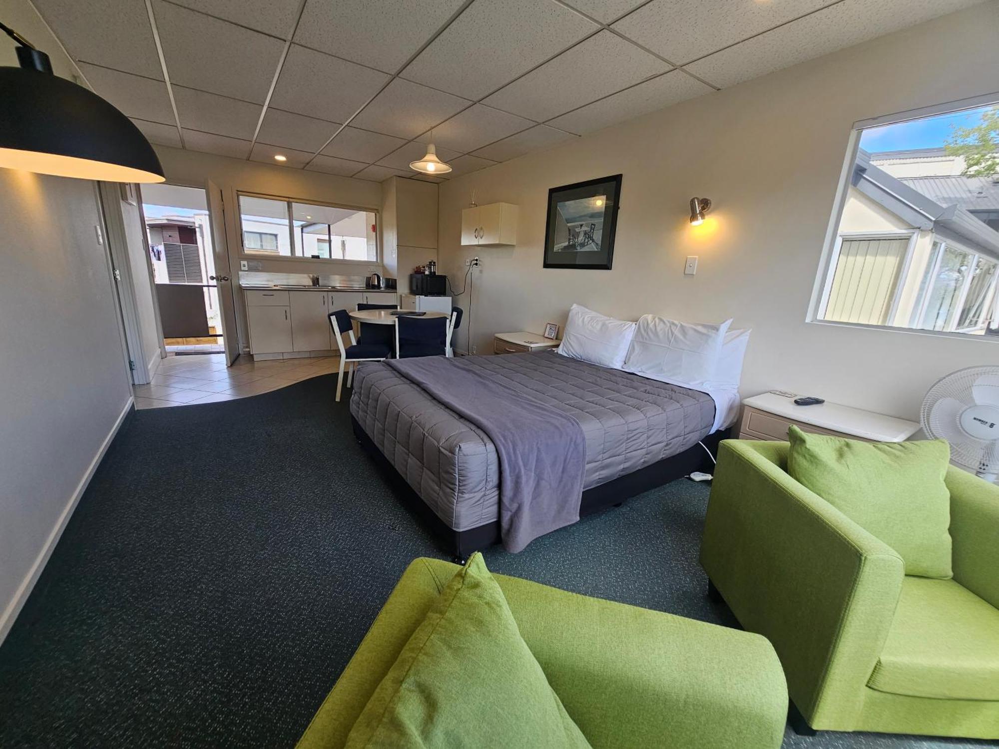 Tui Oaks Motel Таупо Экстерьер фото
